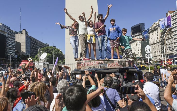 Tras viajar por el mundo durante 22 años, volvió la familia Zapp al Obelisco con el sueño cumplido