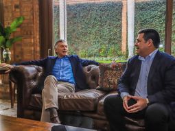 Mauricio Macri en Paraguay: estuvo sin barbijo en plena cuarentena