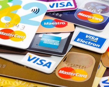 Límite a lo que cobran bancos por  tarjetas