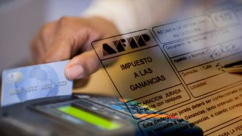 ¿usabas el debito? ahora pagaras la mejora de ganancias de los que mas ganan ¿usabas el debito? ahora pagaras la mejora de ganancias de los que mas ganan