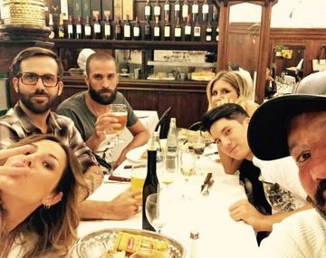 Marcelo Tinelli de vuelta en Bs As: cena con sus hijos y bigotes mostacholes