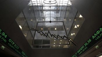 la bolsa de atenas reabrio con una caida del 17% la bolsa de atenas reabrio con una caida del 17%