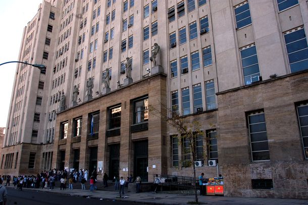 Sólo 30 de cada 100 alumnos completan sus estudios en la Universidad Pública