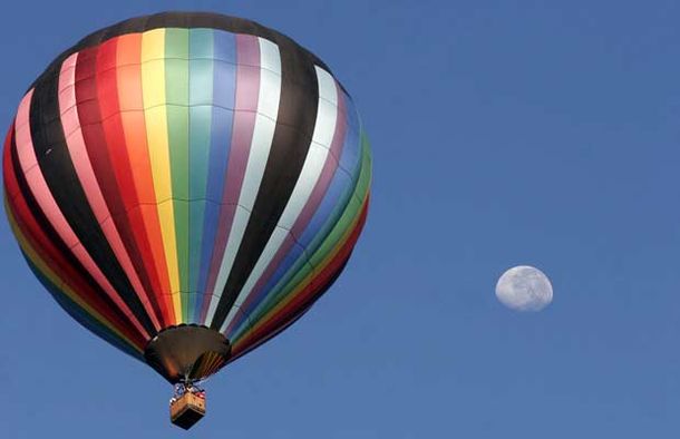 Espectacular caída de un globo aerostático en medio de un casamiento