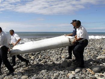 #MH370: Hallan más restos del avión de Malaysia