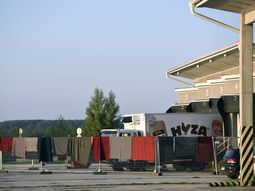 arrestaron a cuatro sospechosos vinculados con el camion donde murieron 71 refugiados en austria arrestaron a cuatro sospechosos vinculados con el camion donde murieron 71 refugiados en austria