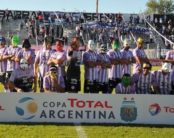 La novedosa formación de Sacachispas para la foto