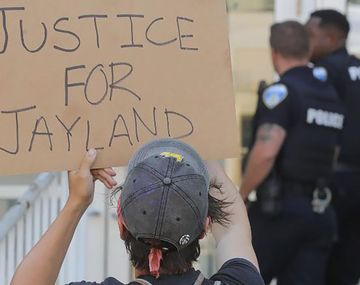 Estados Unidos: protestas por la muerte de joven negro a manos de la policía