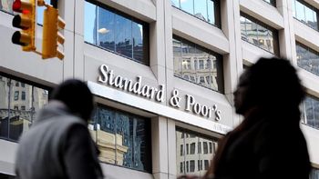 calificadora de riesgo rebaja la perspectiva de petrobras a negativa calificadora de riesgo rebaja la perspectiva de petrobras a negativa