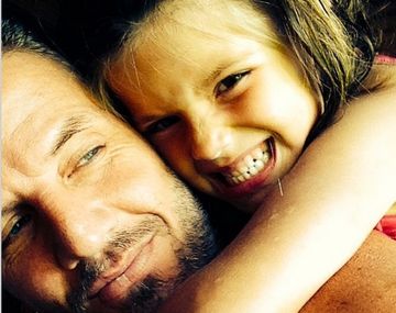 Facundo Arana subió fotos íntimas de su familia a Twitter