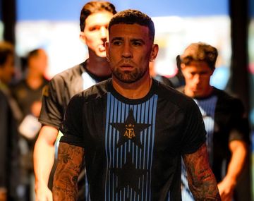 Otro que se despide: Otamendi jugaría su último partido en Argentina con la Selección