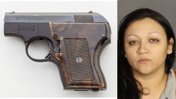 Detienen a una mujer que tenía una pistola escondida en su vagina