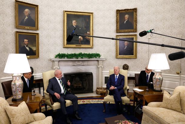 Biden con Lula: La democracia fue puesta a prueba en nuestros países