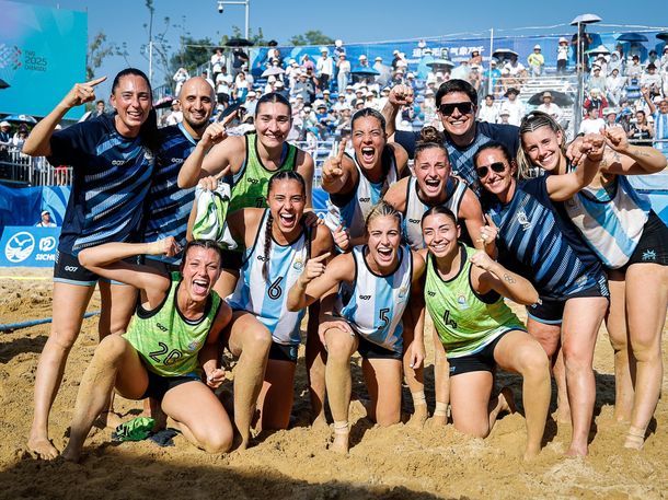 Las Kamikazes hacen historia y se cuelgan el oro en Beach Handball