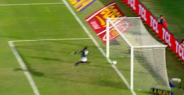 ¿Fue gol de Huracán o no? Mirá la primera polémica en el Bajo Flores