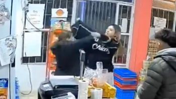 Feroz pelea entre dos mujeres en Neuquén Feroz pelea entre dos mujeres en Neuquén