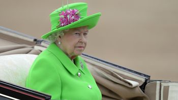 revelan que casi matan a la reina isabel ii de inglaterra en su jardin revelan que casi matan a la reina isabel ii de inglaterra en su jardin