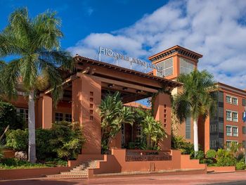La fachada del hotel Costa Adeje Palace de Tenerife donde se hospedaba el turista italiano