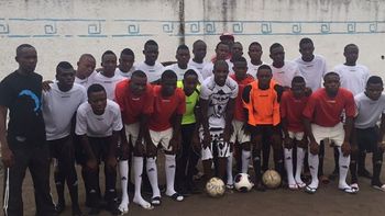 la otra cara de los refugiados: de nacer en el mar a jugar en la seleccion de francia la otra cara de los refugiados: de nacer en el mar a jugar en la seleccion de francia