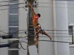 impactante: un joven murio electrocutado en un acto de dilma rousseff impactante: un joven murio electrocutado en un acto de dilma rousseff