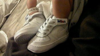 shakira recibio el alta y abandono la clinica con su pareja y su bebe shakira recibio el alta y abandono la clinica con su pareja y su bebe