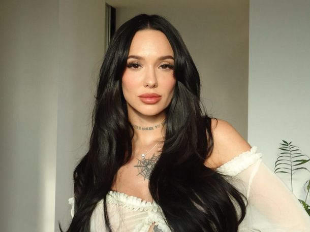 La Joaqui posó semidesnuda en la cama y causó furor en redes: su foto desde México