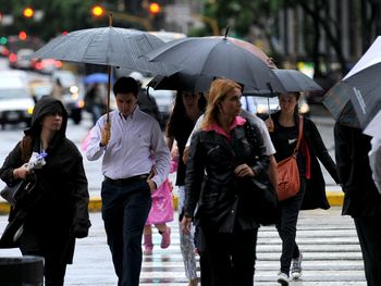 Un martes de carnaval y con fuertes lluvias en la Capital Federal y alrededores