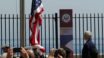 video: el historico izamiento de la bandera de ee.uu. en cuba video: el historico izamiento de la bandera de ee.uu. en cuba