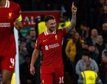Lo aman: la canción que le dedicaron los hinchas de Liverpool a Mac Allister