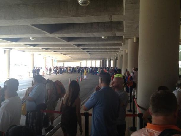 Evacúan el aeropuerto de San Antonio por una amenaza de bomba