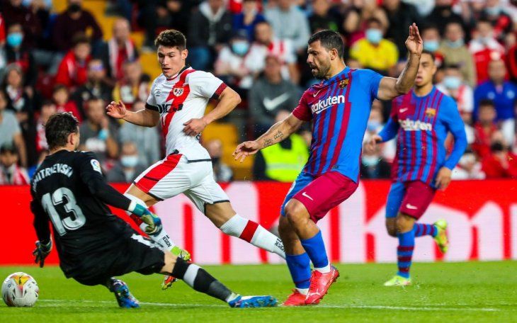 Con el Kun Agüero de titular, Barcelona perdió ante Rayo Vallecano y crece su crisis futbolística