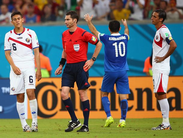Benjamin Williams en el choque Costa Rica - Grecia del último Mundial