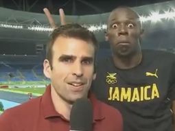 video: usain bolt le hace cuernitos a un periodista video: usain bolt le hace cuernitos a un periodista