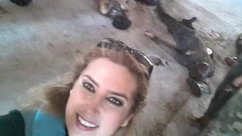 polemica por la selfie de una periodista junto a victimas de la guerra en siria polemica por la selfie de una periodista junto a victimas de la guerra en siria