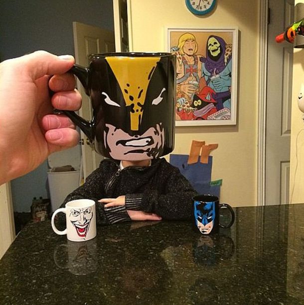 Un hombre convierte a sus hijos en superhéroes con divertidas tazas