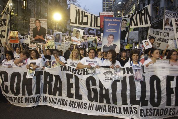 Masivas marchas para exigir la aparición de Santiago Maldonado
