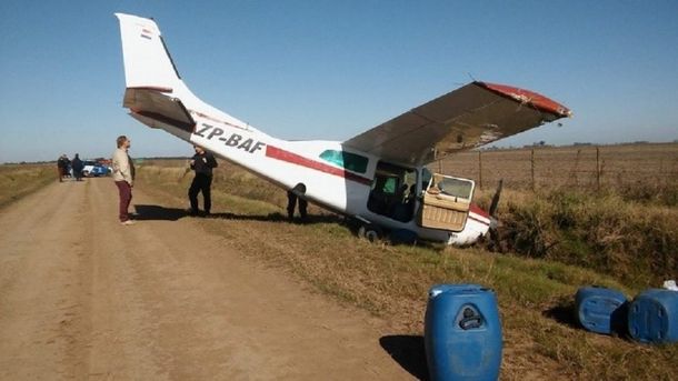 Abandonaron una avioneta paraguaya en Santa Fe y sospechan que llevaba droga