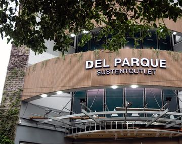 Reabre un tradicional shopping que cerró por la crisis de Macri