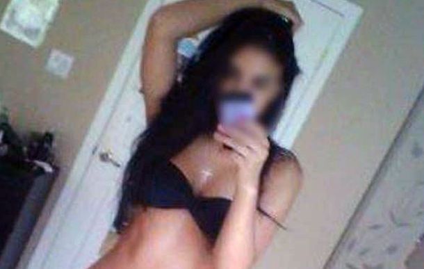 Escándalo por una policía que posó desnuda en la web