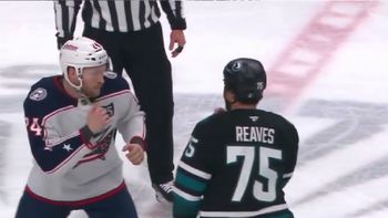 la espectacular pelea entre dos jugadores de hockey sobre hielo que se vivio en la nhl la espectacular pelea entre dos jugadores de hockey sobre hielo que se vivio en la nhl