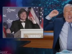 siguen burlando a milei en la tv estadounidense: un duende paj... elefantes siguen burlando a milei en la tv estadounidense: un duende paj... elefantes