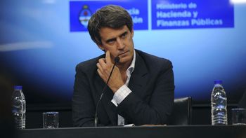 Prat Gay había anunciado el fin del cepo en diciembre de 2015 Prat Gay había anunciado el fin del cepo en diciembre de 2015