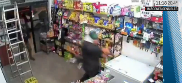 Violento robo en la puerta de un kiosco: se llevaron un auto y la recaudación y todo quedó filmado
