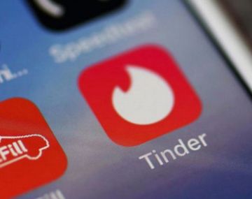Tinder deberá pagar millones por discriminar a usuarios mayores de 30 años