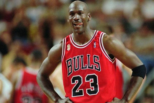 Subastarán la camiseta que usó Michael Jordan en la final de la NBA en 1998