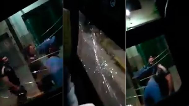 Floresta: rozaron con un colectivo, se bajaron del auto y  le rompieron las ventanas a piedrazos