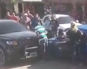 Pasó por arriba a un hombre con el auto por una pelea de tránsito