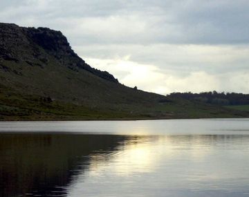Recomiendan no pescar en la laguna La Brava de Balcarce por contaminación de algas