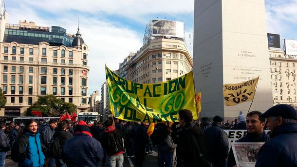 Caos en la zona del Obelisco por un piquete de colectiveros de la línea 60