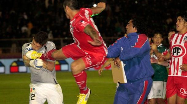 Siete partidos de suspensión para un argentino tras una patada brutal